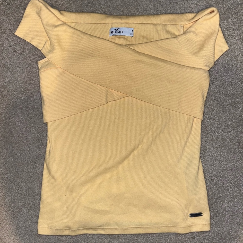 Elegant Yellow Off the Shoulder Hollister Top